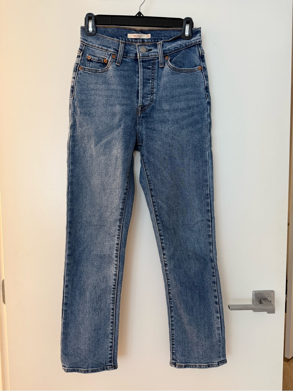 Levi's Women's Straight Leg Jeans in Medium Blue
